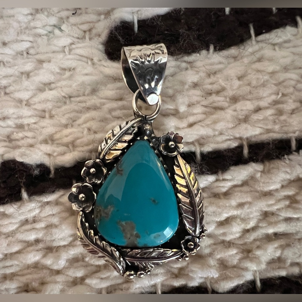 ❤️ Kingman Turquoise Navajo Sterling Silver Decorative Pendant 8.3 Gm / 1.73”L - Picture 6 of 15